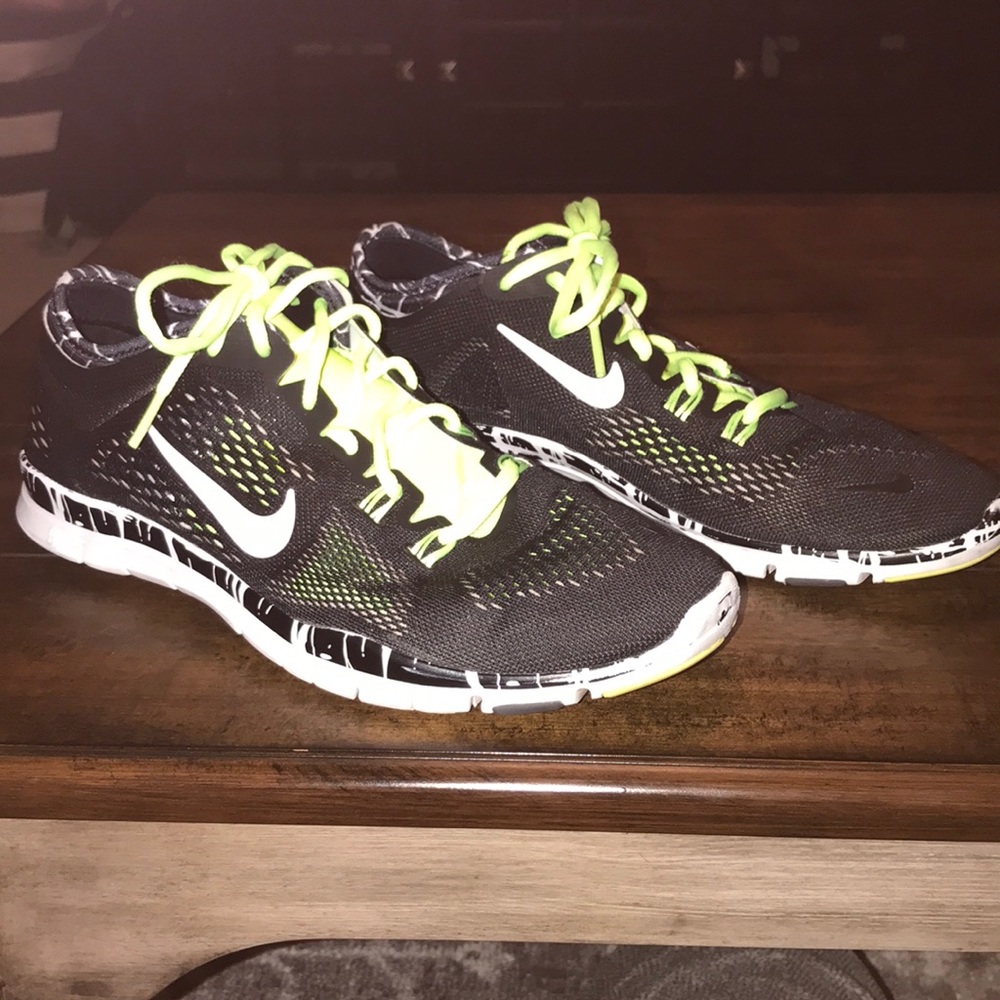 Black Nike Frees 5.0
